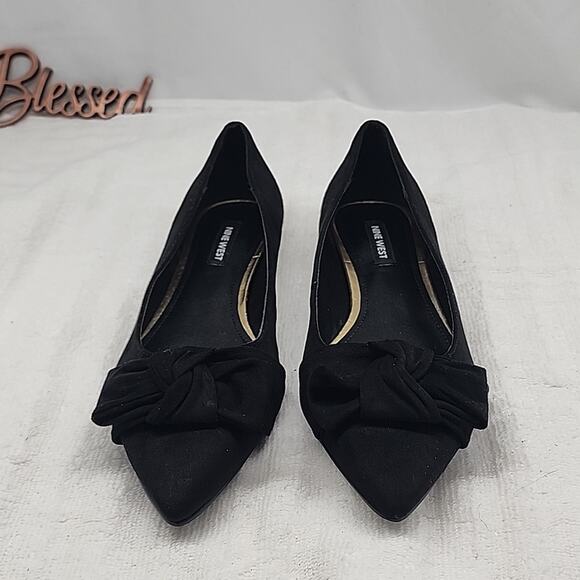●NINE WEST●FAVS FLATS BLACK POINTED-TOE GOLD TRIM BOW ON TOE BOX LADIES 8 NWOB - Picture 3 of 16